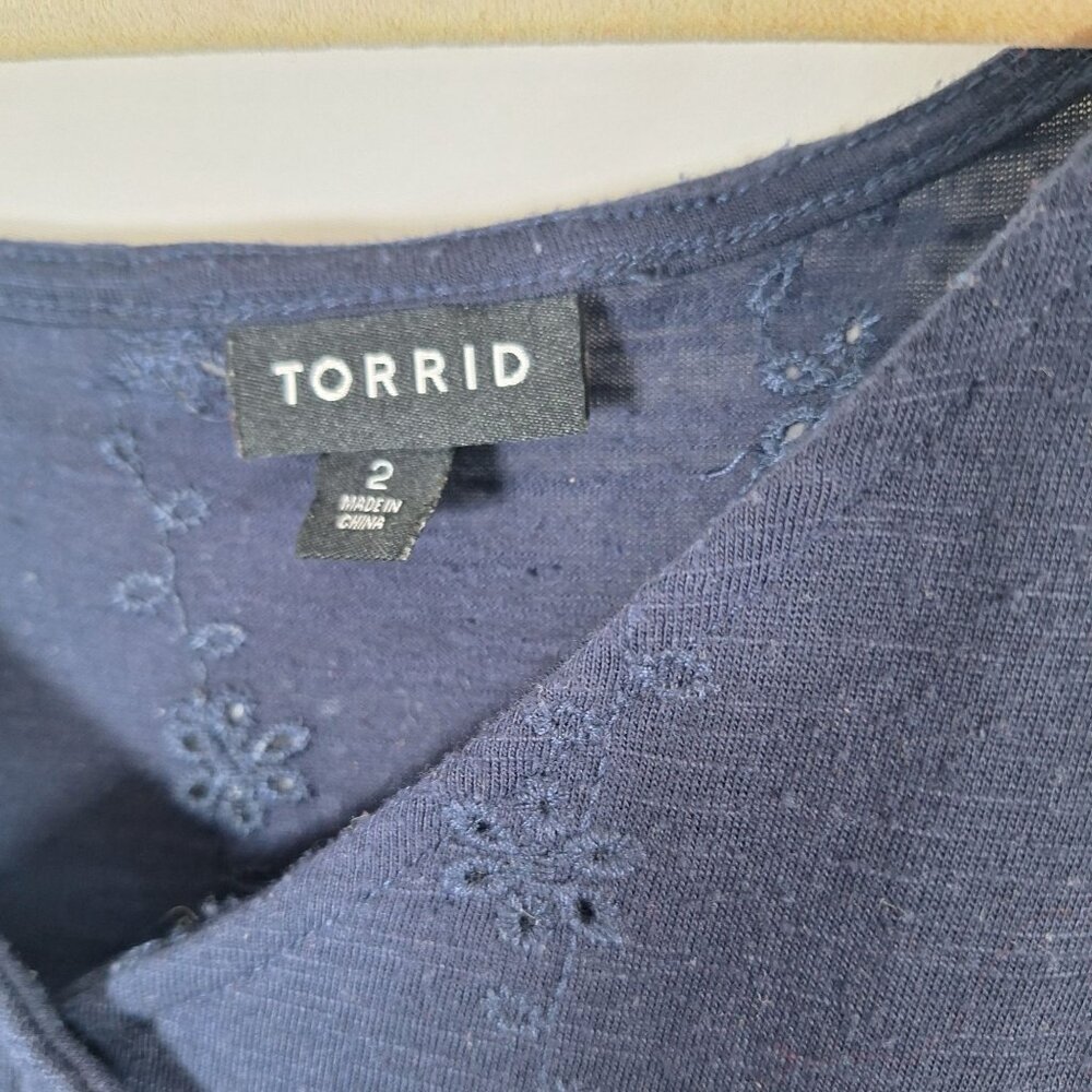 Torrid Blue Sleeveless Button Shirt size 2 - Picture 4 of 6
